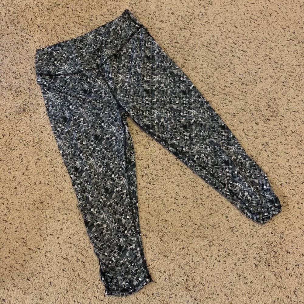 Cropped Gaiam Black & White Yoga Leggings, Large